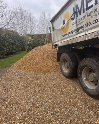 JMEP lorry dropping some aggregate