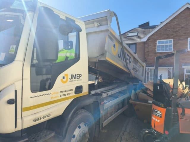 Residential delivery of aggregate in Catshill Bromsgrove
