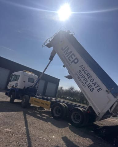 JMEP Aggreate lorry delivering stone
